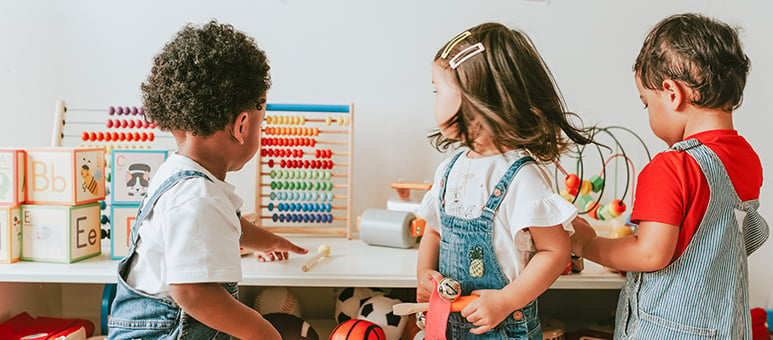 Conheça os quatro estágios do desenvolvimento infantil