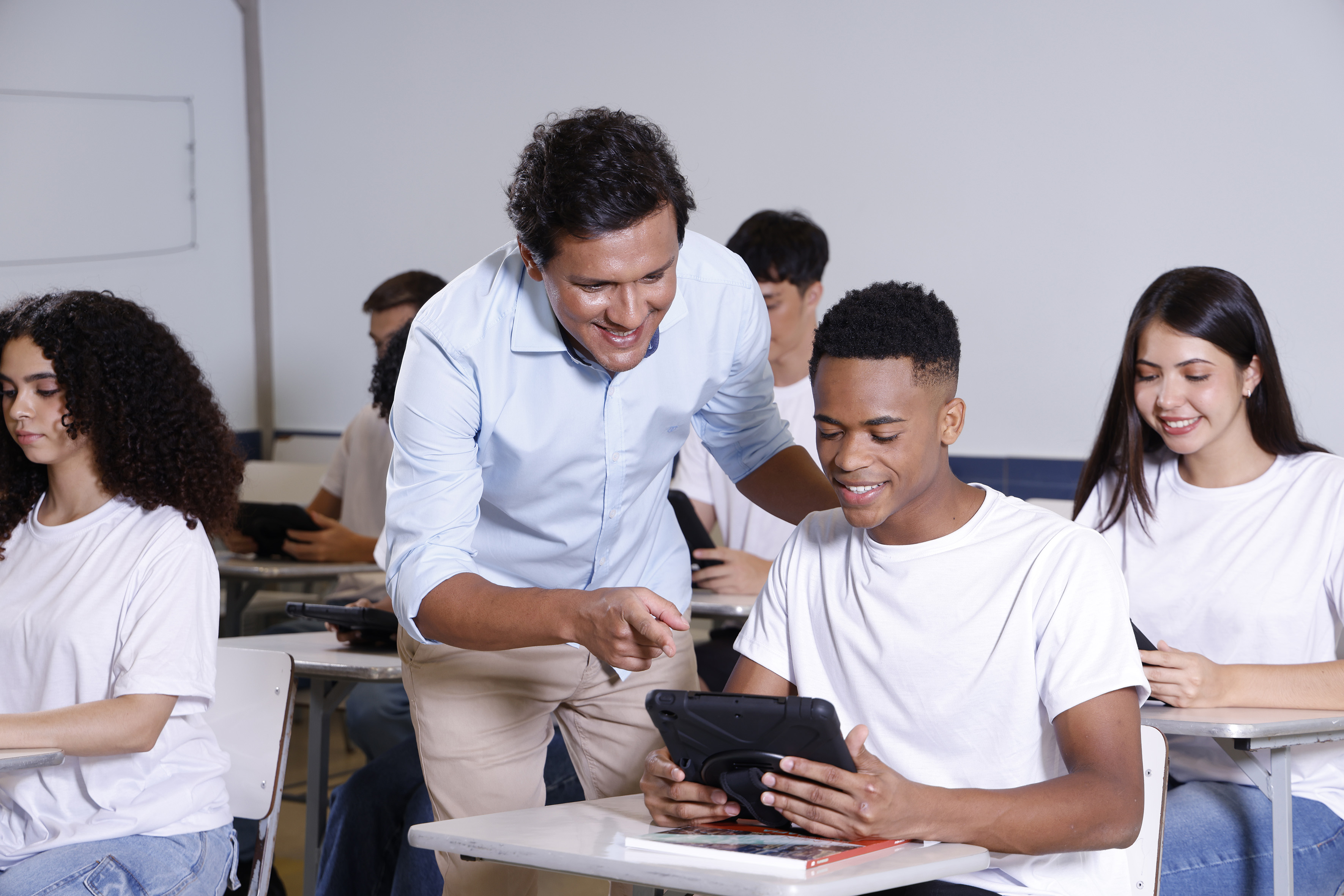 Soluções de redação do Poliedro Sistema de Ensino